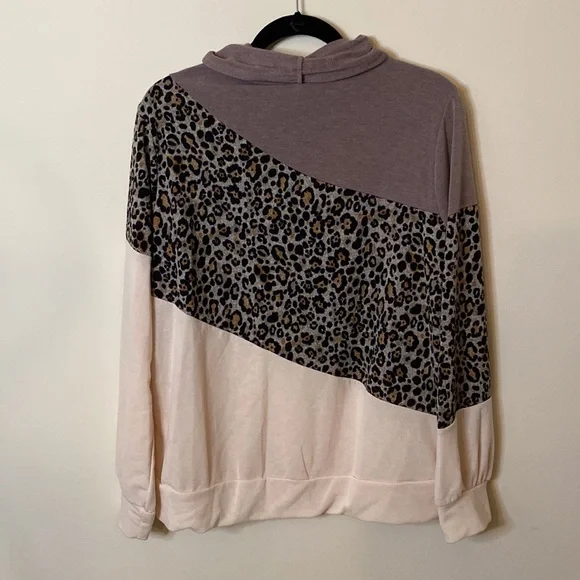 Cozy Leopard Print Colorblock Cowl Neck Pullover Sweater - Picture 4 of 4